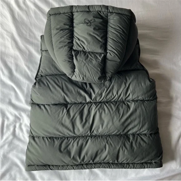 Aritzia Super Puff Vest in Dark Shadow - Picture 3 of 9